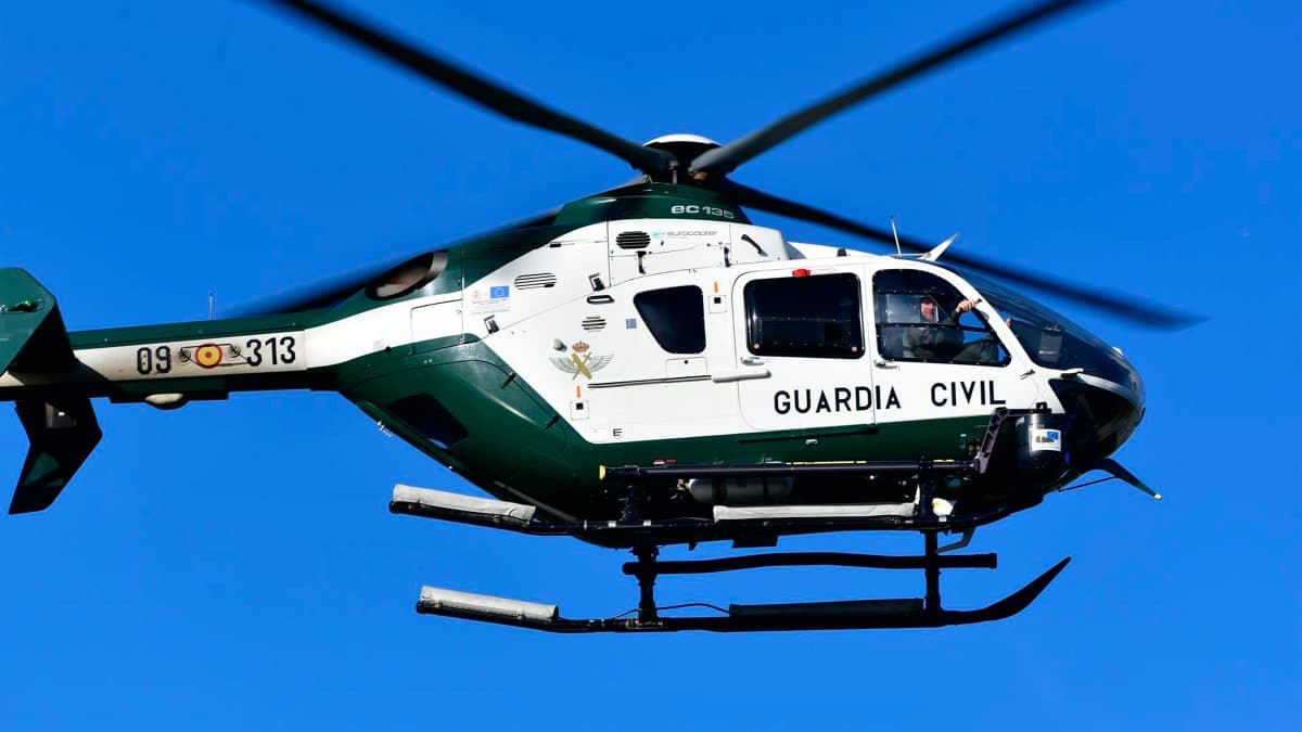 Un helicóptero de la Guardia Civil - Archivo