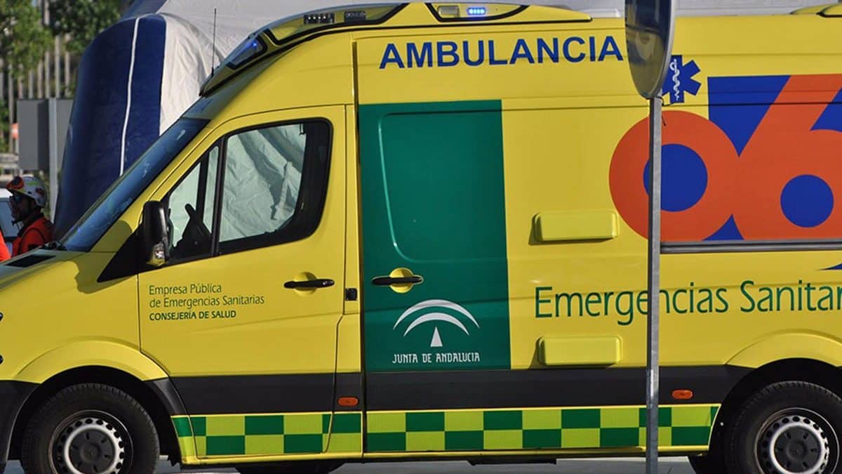 Ambulancia del 061. - JUNTA DE ANDALUCÍA. - Archivo