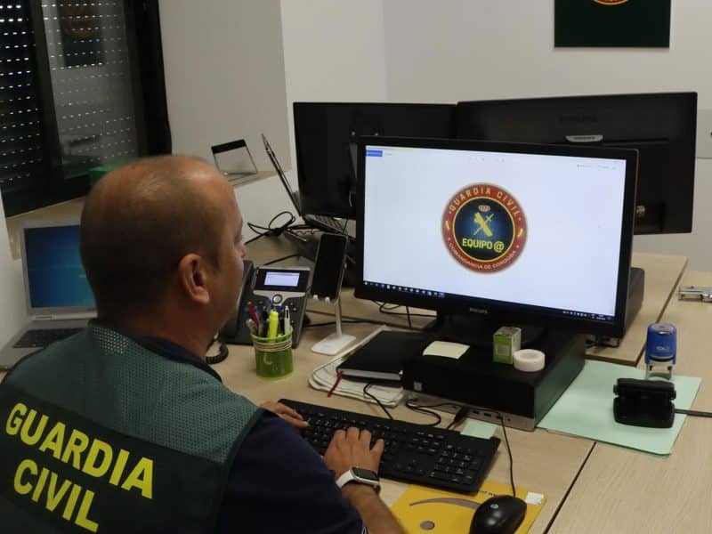 Equipo informático de la Guardia Civil