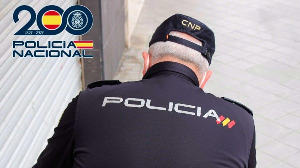 Agente de la Policía Nacional SOCIEDAD ANDALUCÍA ESPAÑA EUROPA GRANADA AUTONOMÍAS POLICÍA NACIONAL