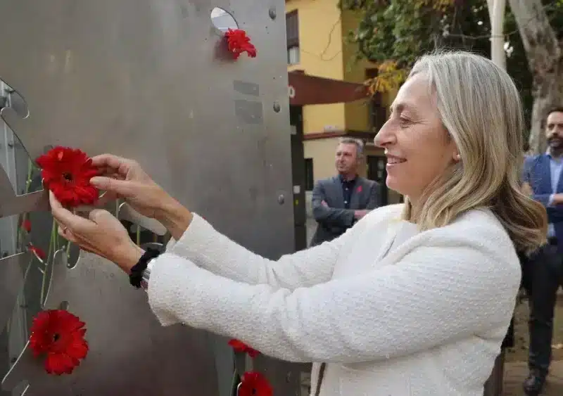 La consejera de Salud y Consumo, Rocío Hernández, participa en el acto organizado por la Dirección General de Salud Pública de la Consejería para conmemorar el Día Mundial de la Lucha frente al Sida (VIH) 2024. - JUNTA DE ANDALUCÍA