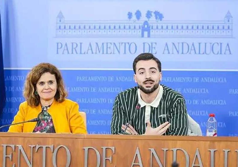 Los diputados de Por Andalucía Esperanza Gómez y José Manuel Gómez Jurado, este miércoles en rueda de prensa. - Joaquin Corchero / Europa Press