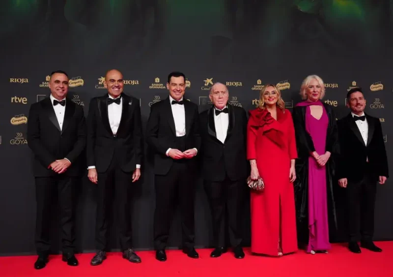 Imagen del presidente de la Junta de Andalucía, Juanma Moreno, en la alfombra roja de la Gala de los Goya en Granada - Junta de Andalucía