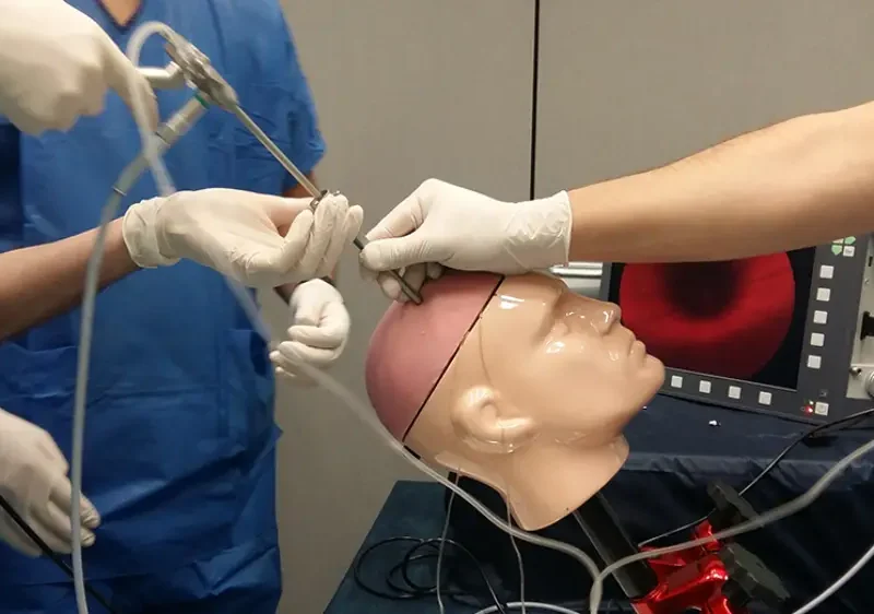 Profesionales sanitarios completan su formación en Neurocirugía en el Centro de Simulación Clínica Avanzada de Granada - Junta de Andalucía