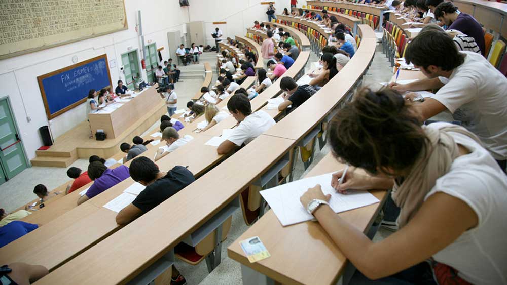 Estudiantes en la Universidad. - Junta de Andalucía