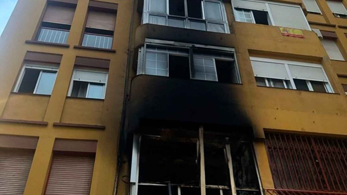 Vivienda incendiada en Parque Bolonia.- AAM