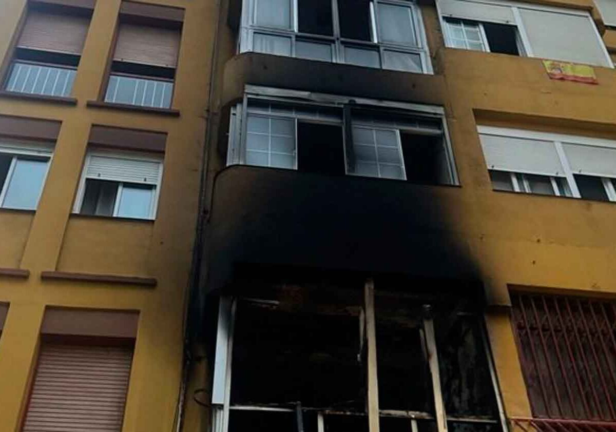 Vivienda incendiada en Parque Bolonia.- AAM