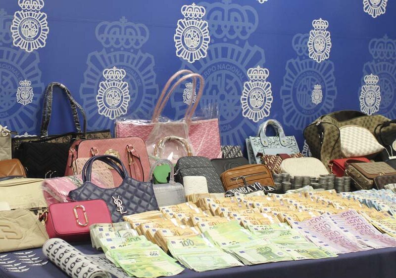 Artículos falsificados y distribuidos en Málaga. - Policía Nacional