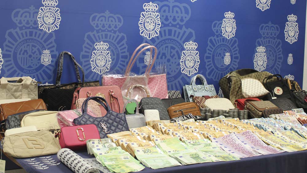 Artículos falsificados y distribuidos en Málaga. - Policía Nacional