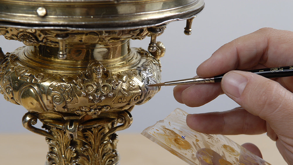 Trabajo de restauración de una pieza. - Junta de Andalucía