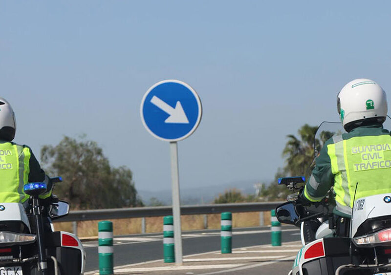 Motoristas de la Guardia Civil de Tráfico. - Junta de Andalucía