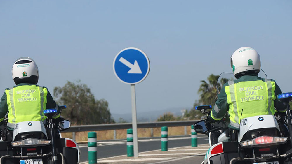 Motoristas de la Guardia Civil de Tráfico. - Junta de Andalucía