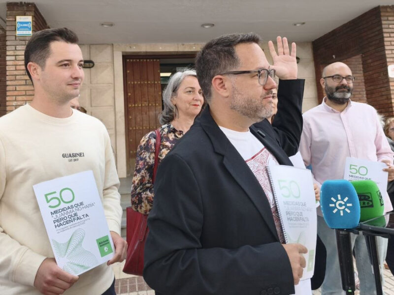 50 medidas programáticas que "Juanma no haría" delante de un centro de salud: Este es el programa electoral de Adelante Andalucía