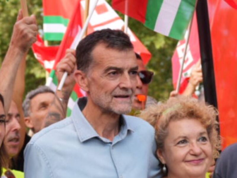 Antonio Maíllo en la huelga del sector de la logística en Sevilla. - Marina Ortiz