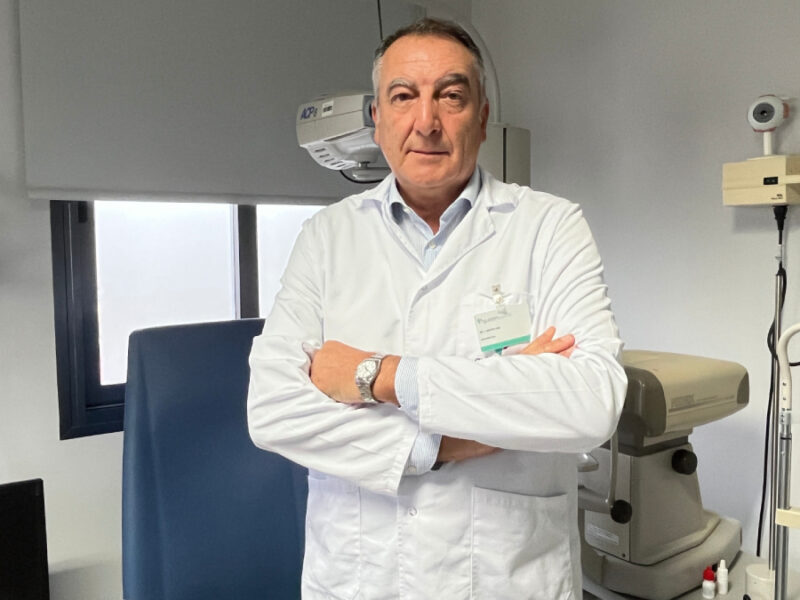 El doctor Francisco Martín Leal, jefe del servicio de Oftalmología del Hospital Quirónsalud Sagrado Corazón